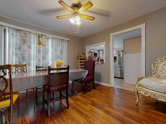 4th image of 408 N Poplar Ave