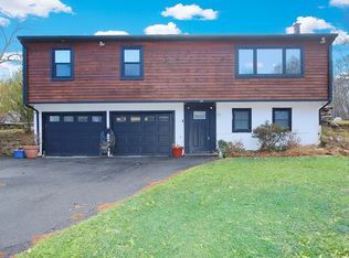 5 Deer Trl, Sandy Hook, CT 06482