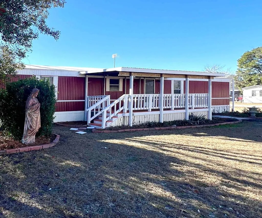 221 Perch Dr — Photo 1