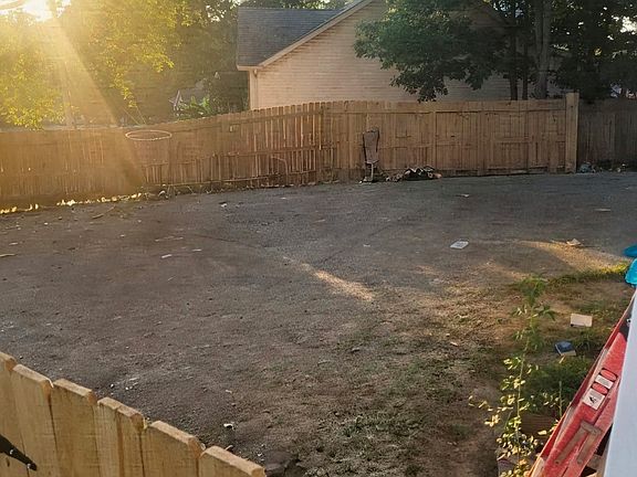5th image of 700 Luann Ct