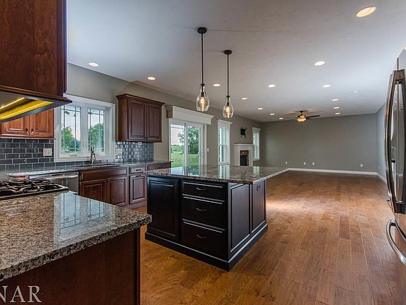 4th image of 14698 Knob Hill Dr