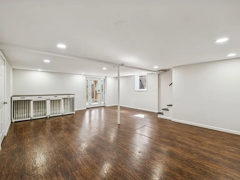 833 Rose Park Dr — Photo 28