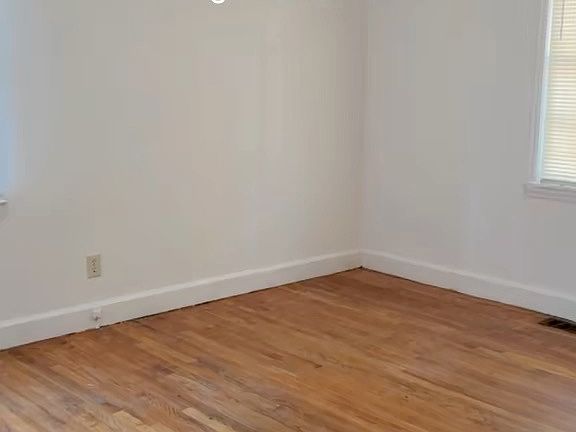 2nd image of 2455 Jennings Rd