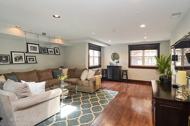 1st image of 1624 N Wood St #4