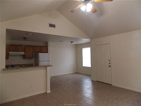 3rd image of 3626 Hollyhock St