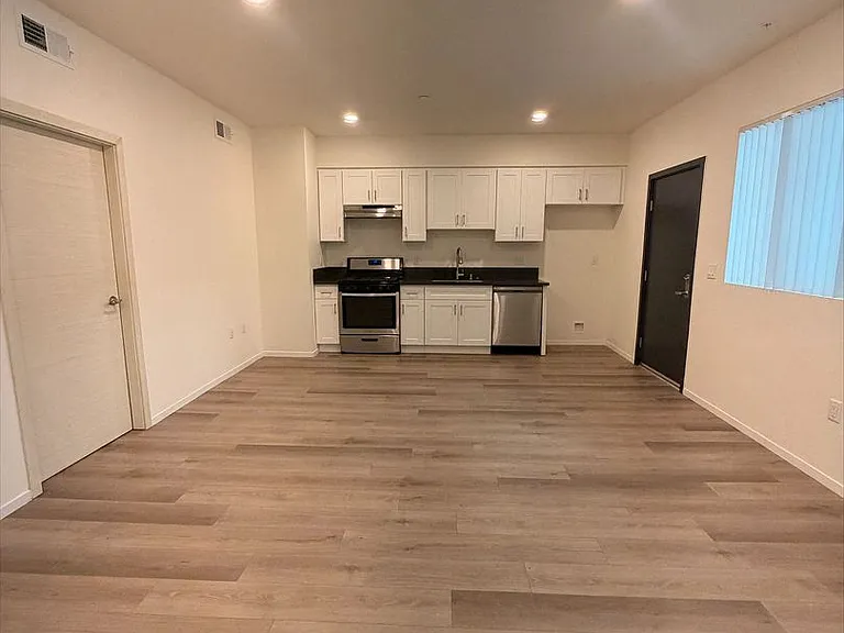 Bear Claw Apartments — Photo 6