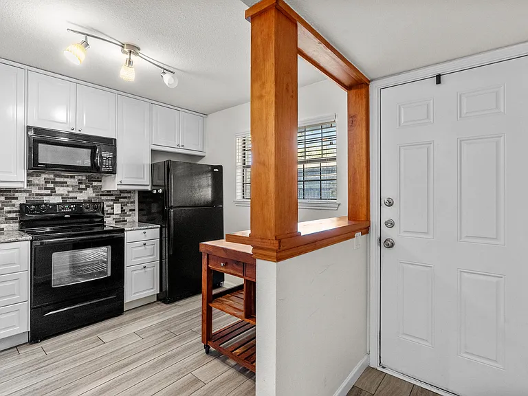 1811 Maplewood Trl — Photo 8