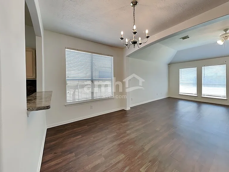 30 Huntington Bend Dr — Photo 4