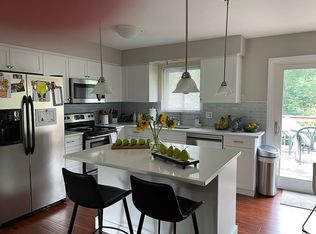 330 Summit Blvd, Lake Orion, MI