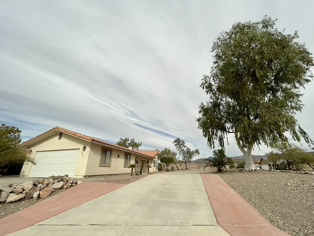3 bed, 2.0 bath, 1358 sqft, $1,700 — Photo 3
