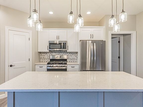 3rd image of 25821 Woodsedge Dr