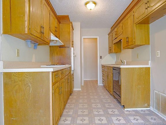 4th image of 1515 Skyline Cir
