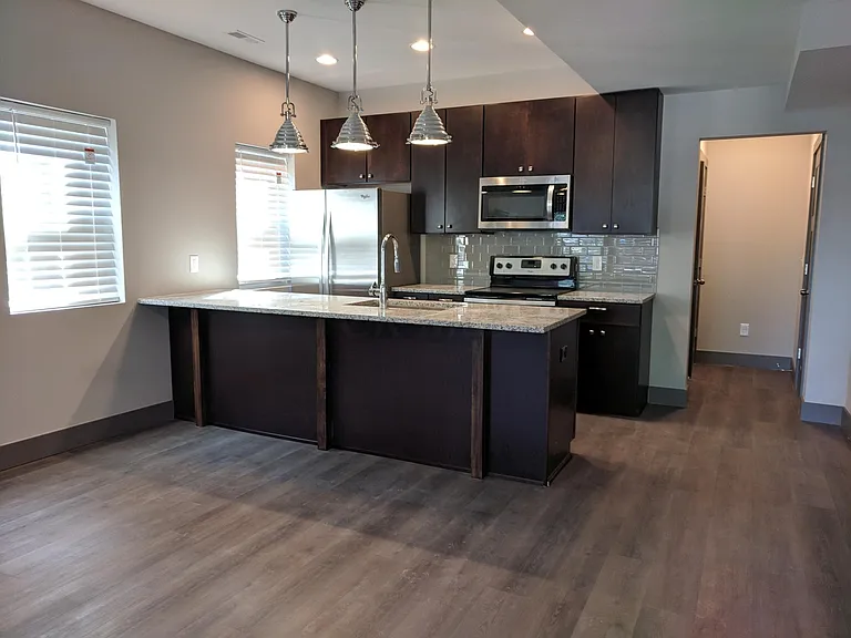 2310 Summit St — Photo 21