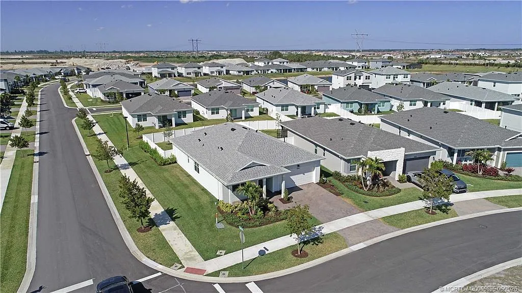 3 bed, 2.0 bath, 1651 sqft, $2,900 — Photo 1