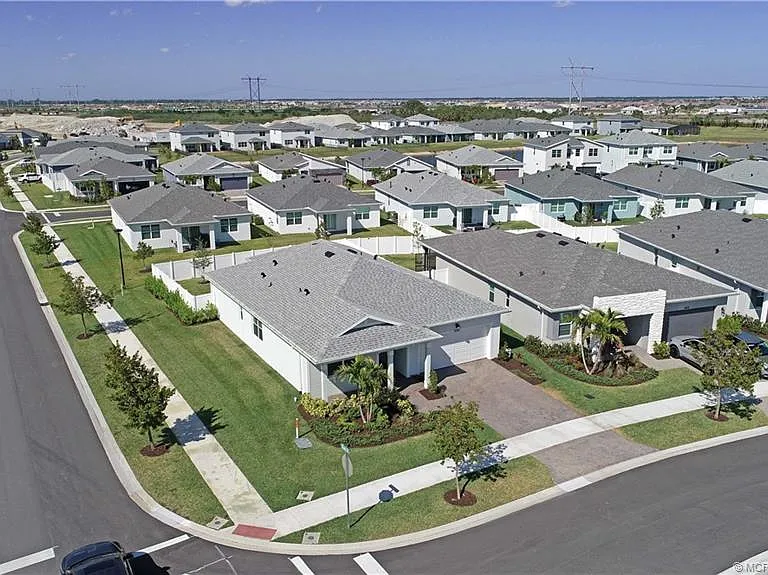 14143 SW Safi Ter — Photo 1