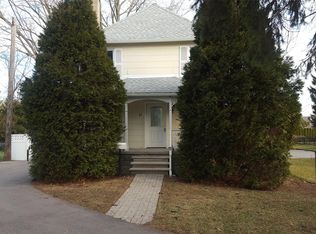 82 Vernier Rd, Grosse Pointe Shores, MI 48236