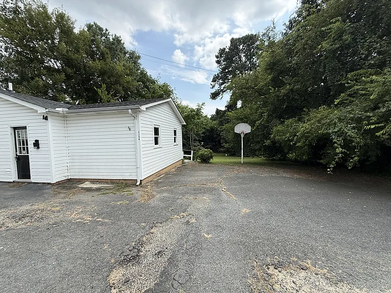 420-A Jackson Park Rd #1 — Photo 3