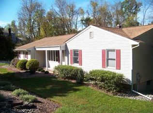 20 Patrick Dr, Pittstown, NJ 08867