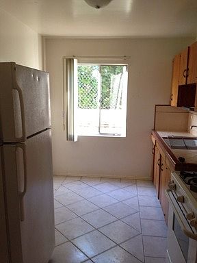 2nd image of 1714 Grove St APT 3