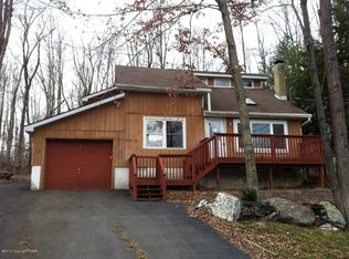 12 Wyalusing Dr, Pocono Lake, PA 18347