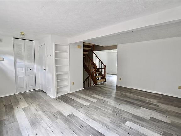 2nd image of 1972 Hamilton Pl SE #1972