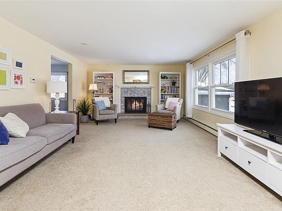 4th image of 633 Belmont Ct