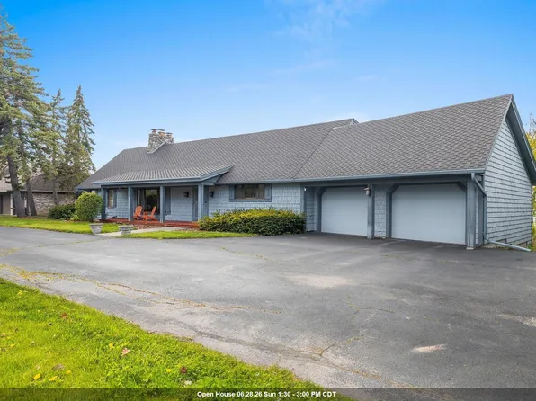 2512 Riverside Dr, Green Bay, WI 54301