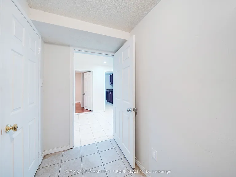 5 Claresholme Dr — Photo 4