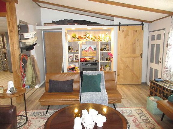 5th image of 42 El Prado Dr