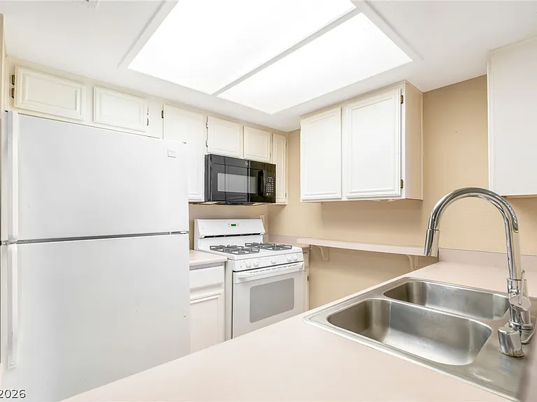 8070 W Russell Rd #1054 — Photo 10