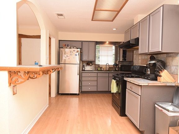 3rd image of 4531 Creek Bend Dr