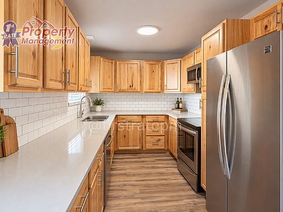 4th image of 1030 E Floral Ln