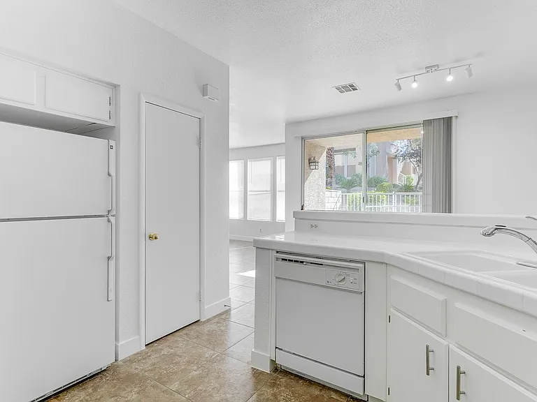 251 S Green Valley Pkwy #5111 — Photo 9