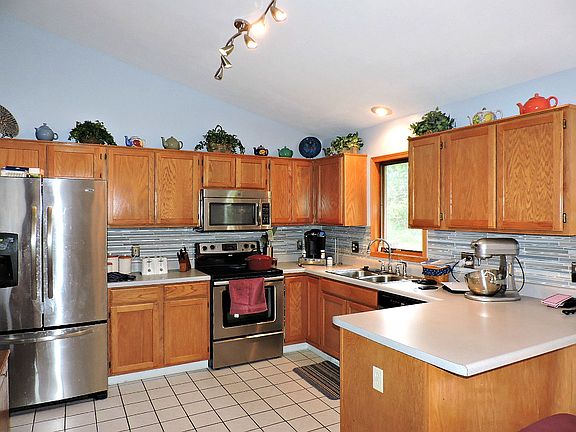 3rd image of 509 Hawkins Dr