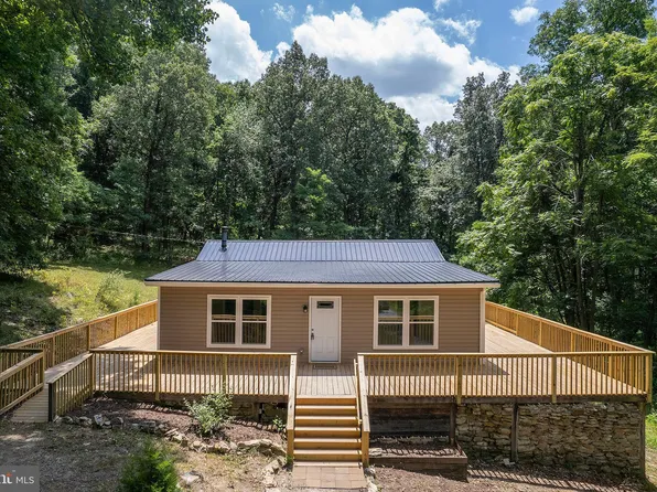 156 No Mans Ln, Augusta, WV 26704