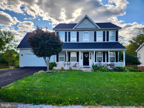 135 Aztec Dr, Martinsburg, WV 25405
