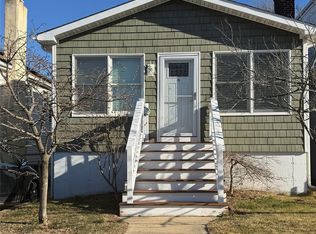 49 Ostend Rd, Island Park, NY 11558