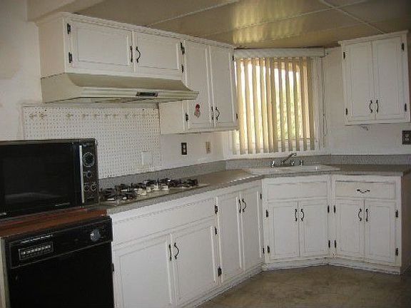 kitchen with gas cooking