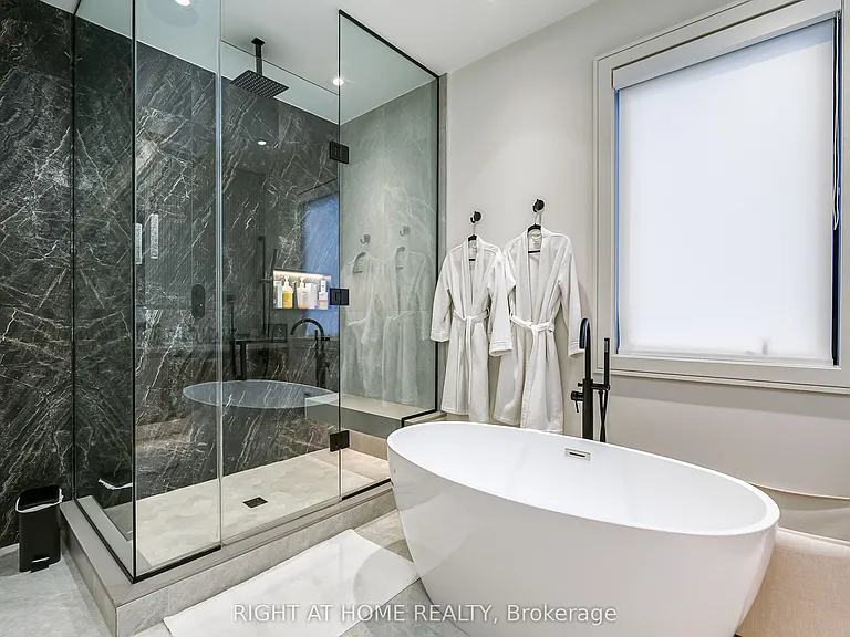 585 Montbeck Cres — Photo 21