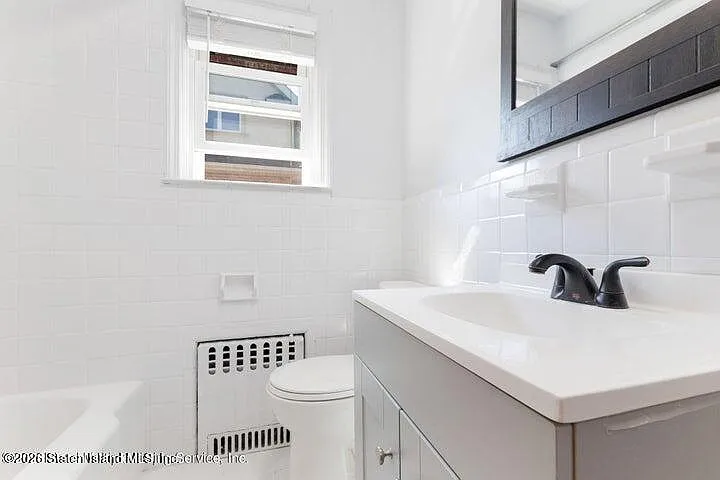 88 Fremont Ave #2 — Photo 8