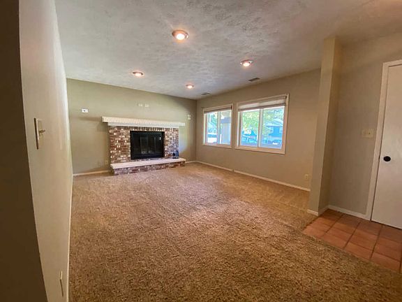 4th image of 3777 Laramie Dr
