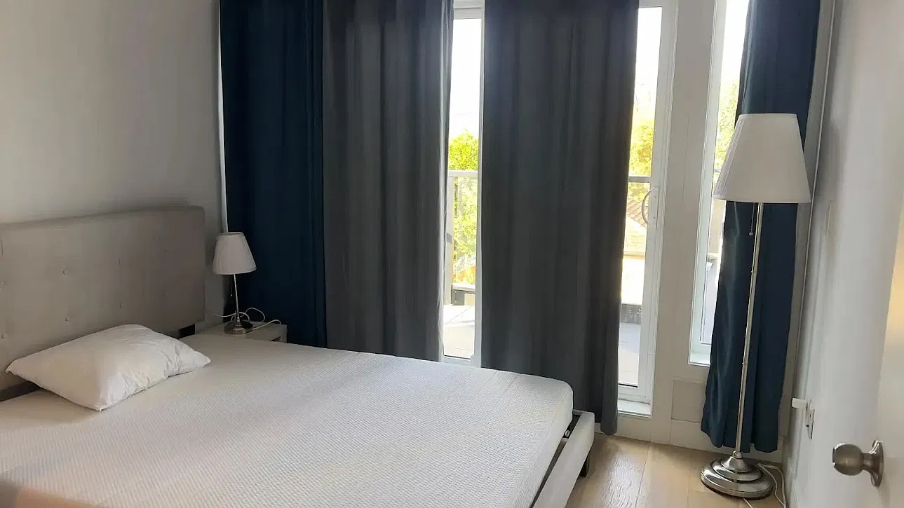 3 bed, 1000 sqft, $3,500 — Photo 3