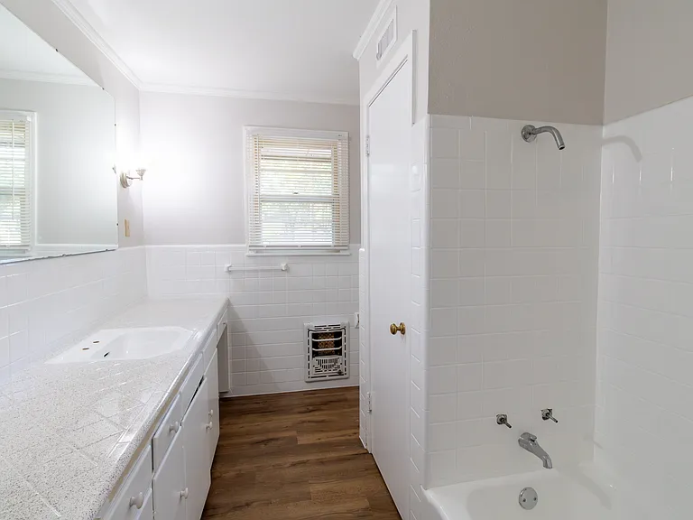 2400 Hampstead Ln — Photo 24