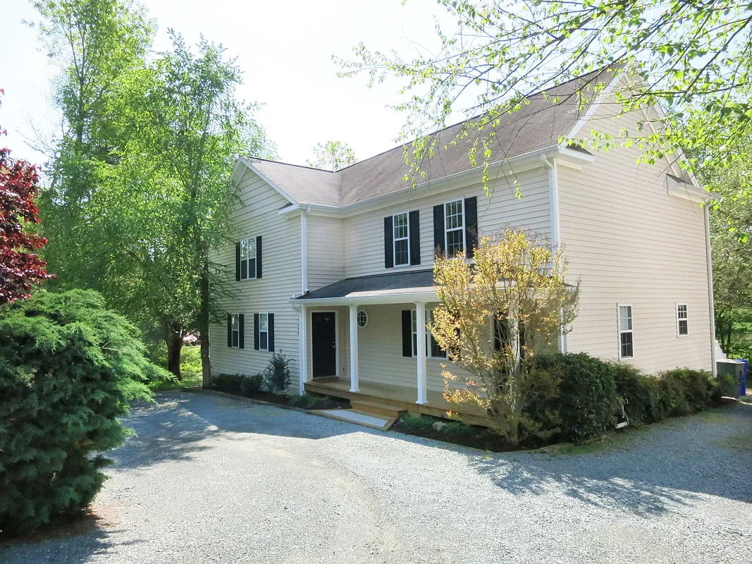 3 bed, 1350 sqft, $2,450 — Photo 1