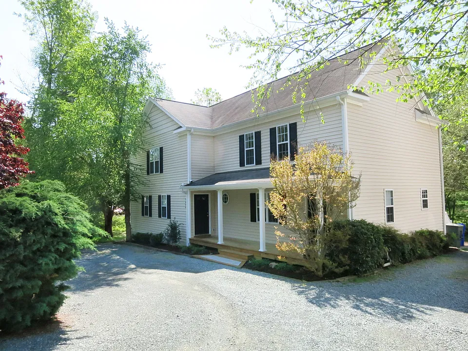 303 W Poplar Ave #B