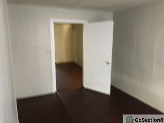 3rd image of 2555 W Fairmount Ave