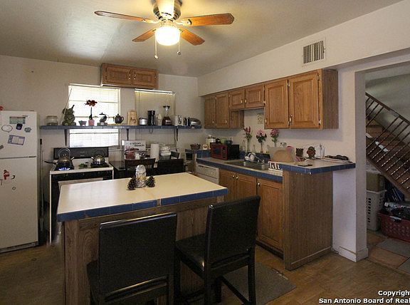 5th image of 1063 Leahy St