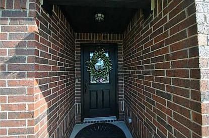 1st image of 4 Henrietta Ln