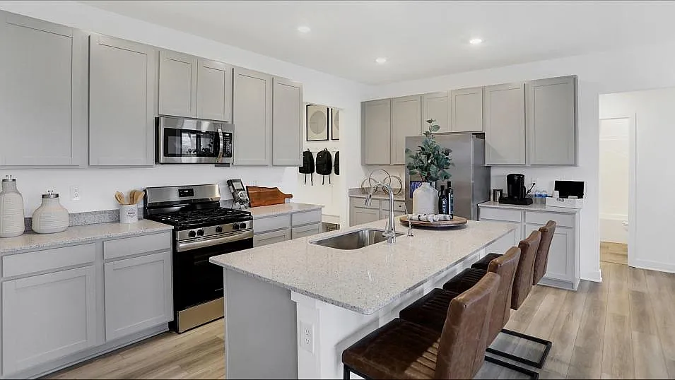 3563 Pinnacle Dr — Photo 2