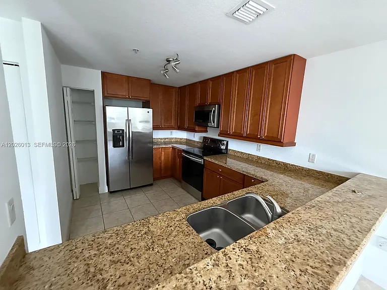 107 Mendoza Ave #201 — Photo 6
